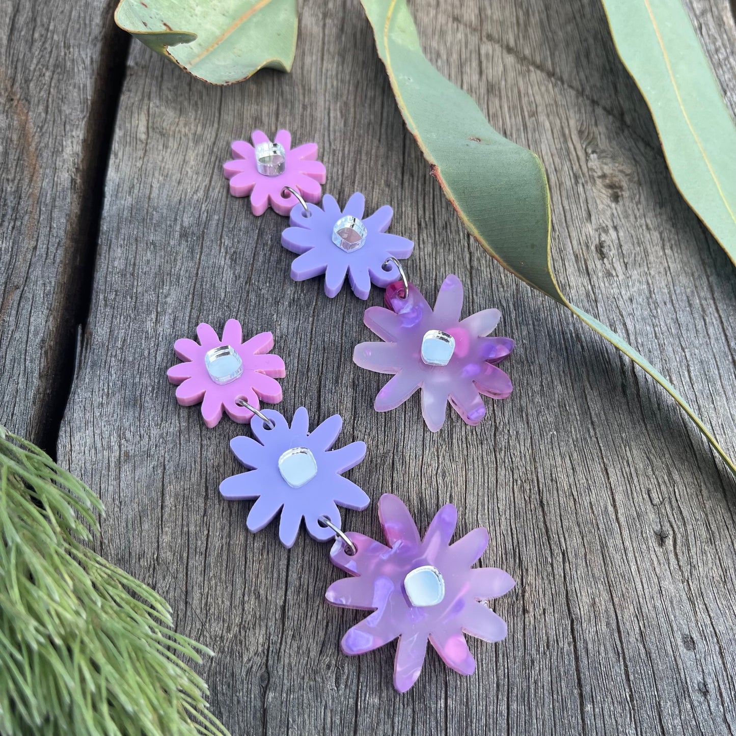 Earrings: Swan River Daisy