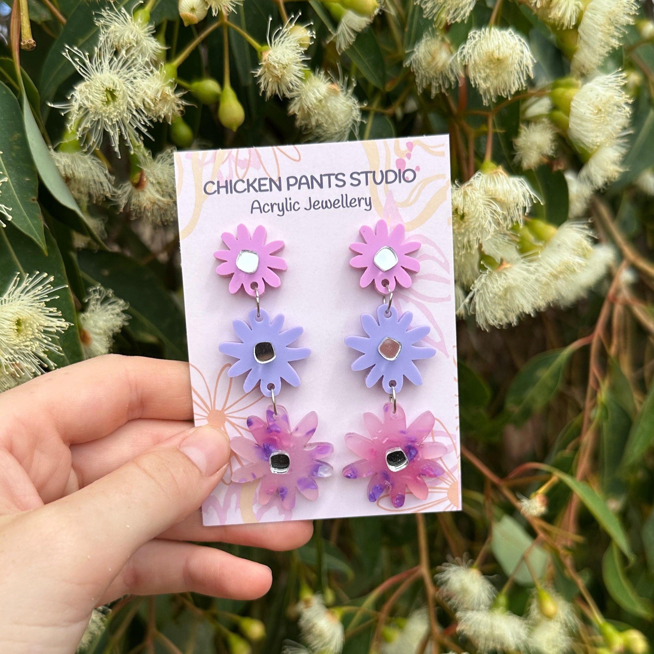 Earrings: Swan River Daisy